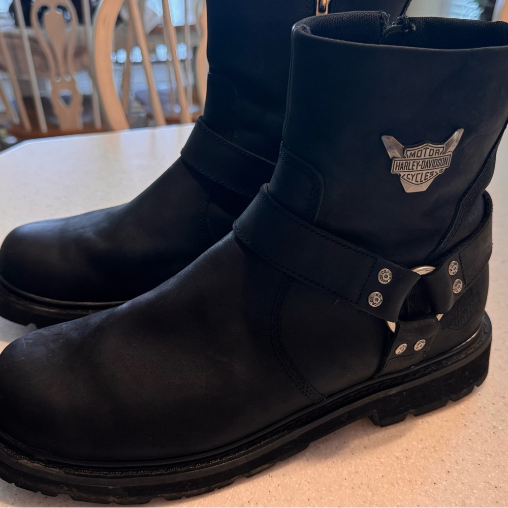 Harley-Davidson Black Boots with Rounded Toe and Slip-On Style